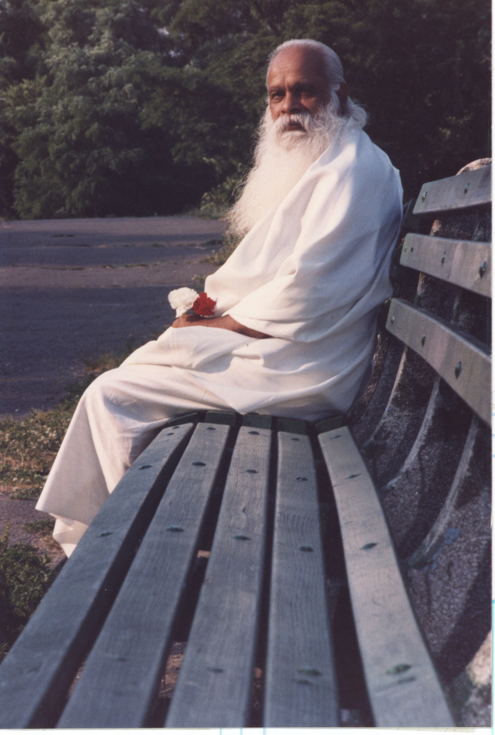 Pregunta el discípulo: Venerable Gurú, ¿Es el ser liberado semejante a una flor?